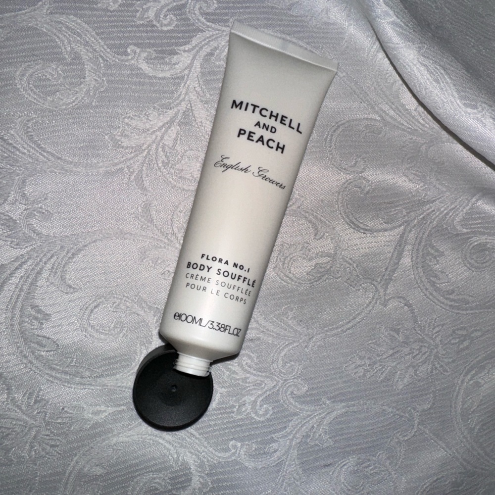 MITCHELL AND PEACH
English Growers
FLORA NO.I
BODY SOUFFLÉ
100 ML / 3.38 FL.OZ. - Picture 8 of 10